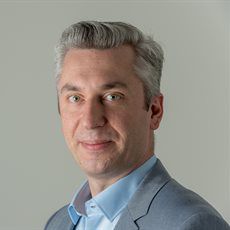 Dr Thomas Papathomas